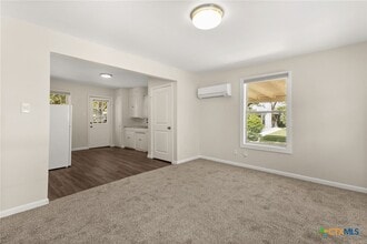 214 Dallas St in New Braunfels, TX - Building Photo - Building Photo