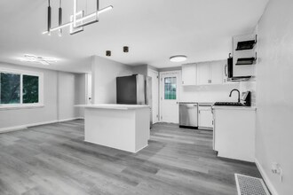 1209 Cloverfield Dr in Pittsburgh, PA - Foto de edificio - Building Photo