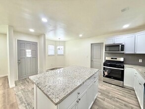 305 N Dogwood St in Owasso, OK - Foto de edificio - Building Photo