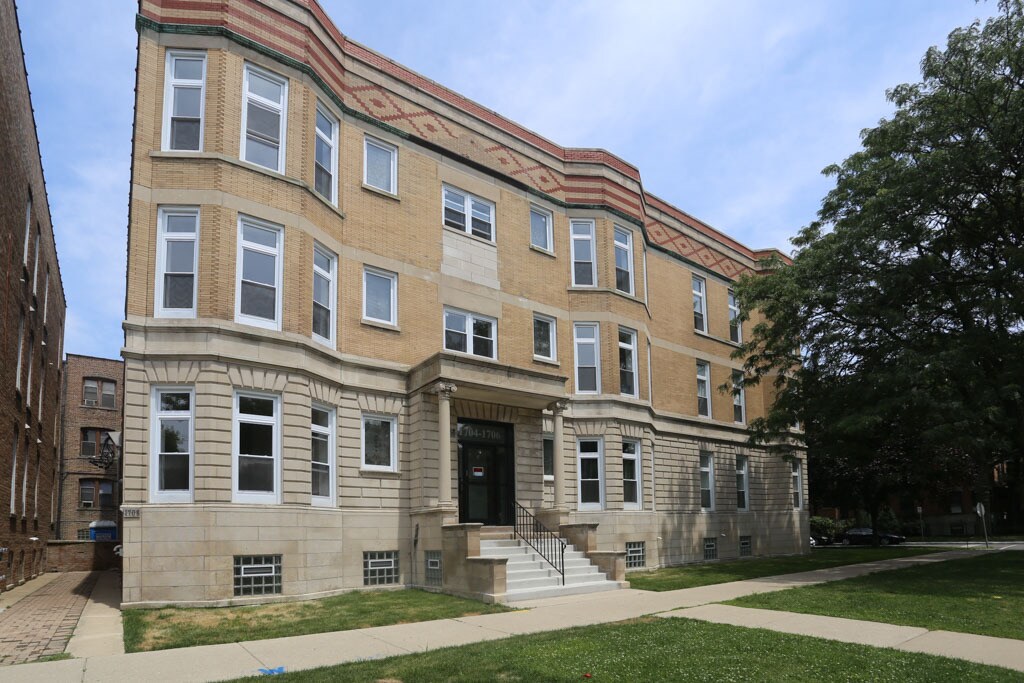 1706 W Sunnyside Ave, Unit 2 in Chicago, IL - Building Photo