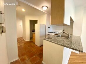 244 E 32nd St-Unit -: 3R in New York, NY - Building Photo - Building Photo