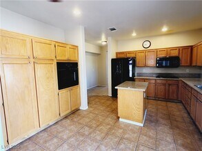 1725 Wandering Winds Way in Las Vegas, NV - Building Photo - Building Photo