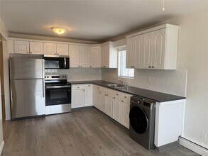 55 Hickory Rd in Port Washington, NY - Building Photo - Building Photo