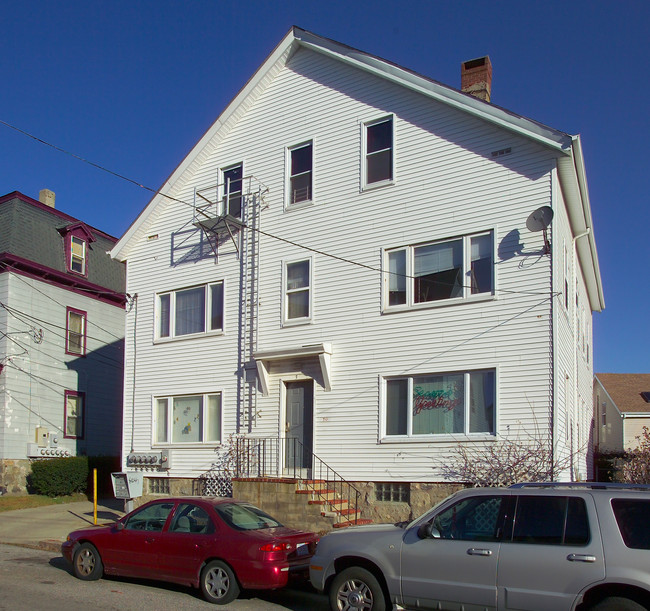 26-30 Brow St in Fall River, MA - Foto de edificio - Building Photo