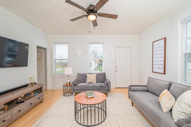 405 Michigan St, Unit ID1061622P in Oshkosh, WI - Building Photo - Building Photo