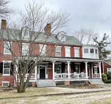 30 Mount Pleasant Ave, Unit Crocodile Tears in Easton, MD - Building Photo