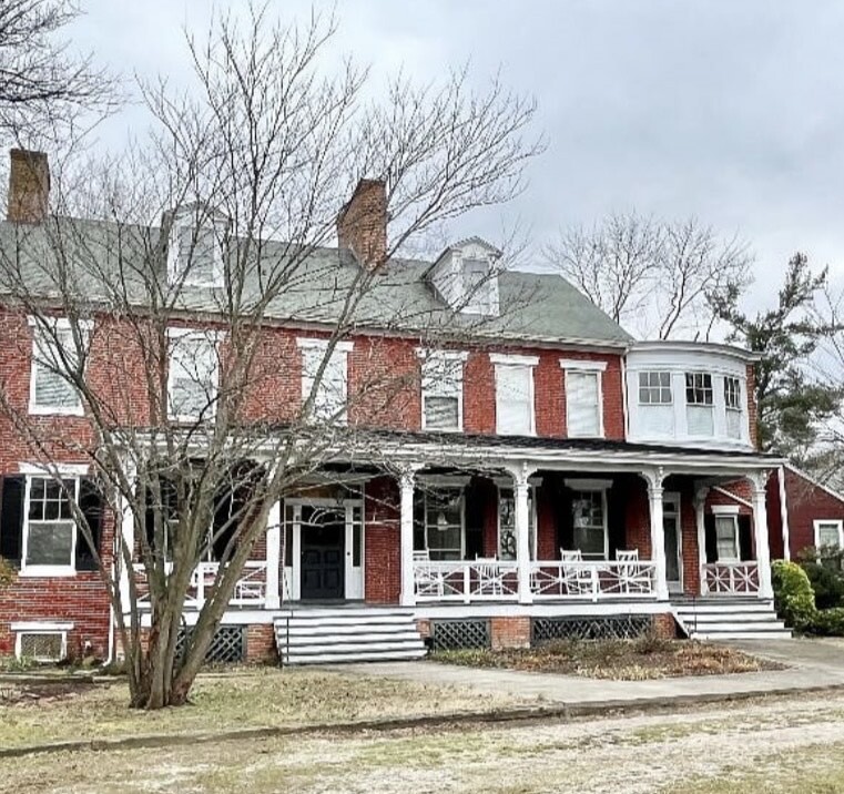 30 Mount Pleasant Ave, Unit Crocodile Tears in Easton, MD - Foto de edificio