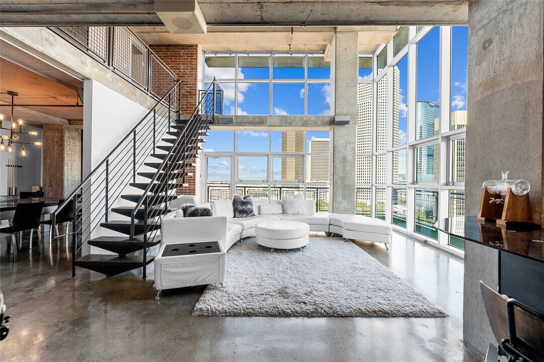 2000 Bagby St in Houston, TX - Foto de edificio