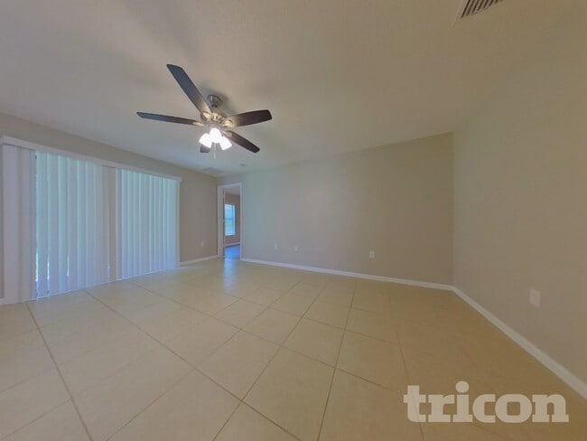 2786 Flynn St in Deltona, FL - Foto de edificio - Building Photo