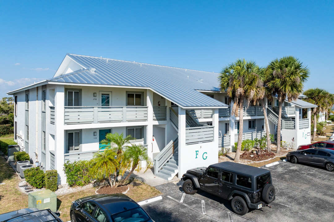 Fiddlers Green in Englewood, FL - Building Photo