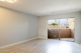 7494 E Earll Dr in Scottsdale, AZ - Foto de edificio - Building Photo