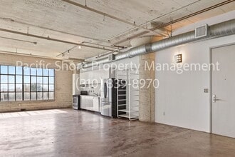 1855 Industrial St in Los Angeles, CA - Building Photo - Building Photo