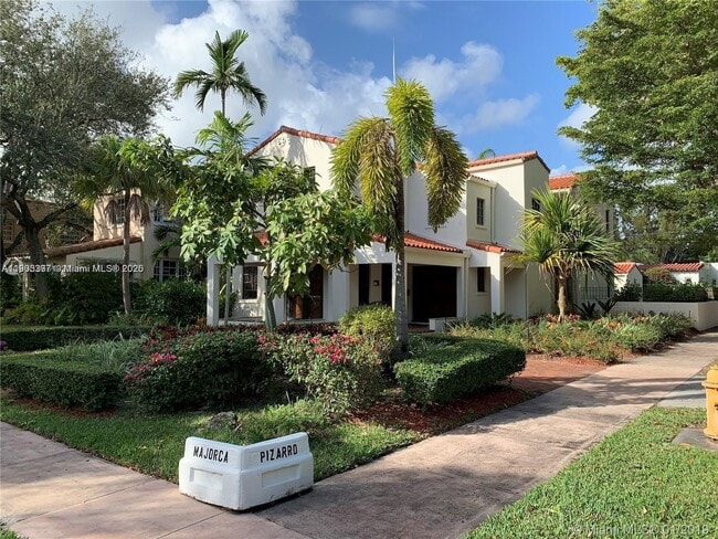 901 Majorca Ave in Coral Gables, FL - Building Photo - Building Photo