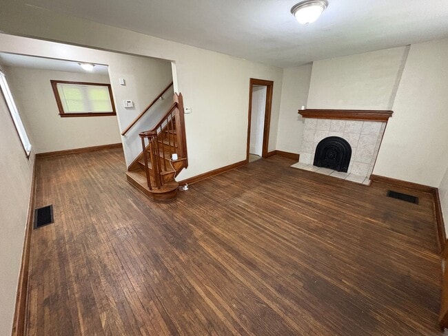 556 Wrexham Ave in Columbus, OH - Building Photo - Building Photo