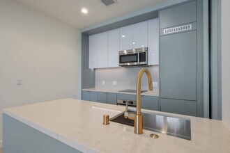 6401 Wilshire Blvd in Los Angeles, CA - Building Photo - Building Photo