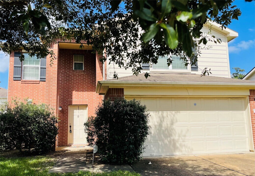 5707 Highbury Ct in Houston, TX - Foto de edificio