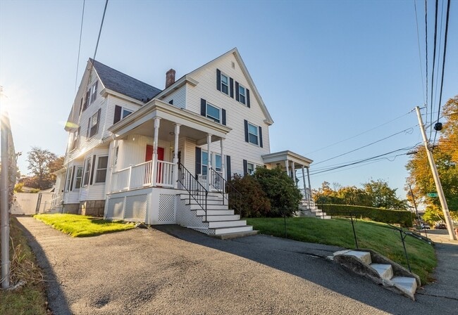 151 Methuen St in Lowell, MA - Building Photo - Building Photo