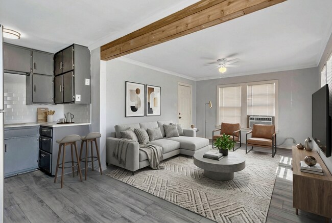 305 N Robinson St, Unit D in Cleburne, TX - Foto de edificio - Building Photo