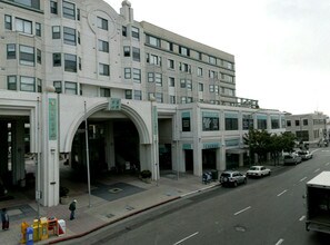 Pacific Renaissance Plaza in Oakland, CA - Building Photo - Building Photo