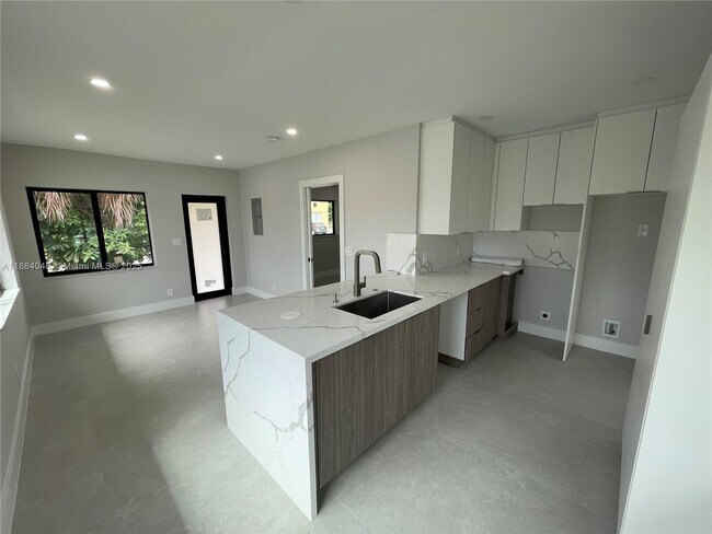 1050 NE 9th Ave in Fort Lauderdale, FL - Building Photo - Building Photo