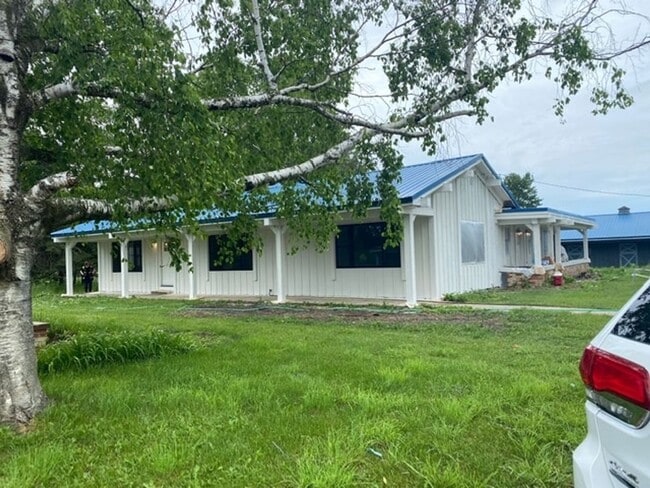 11501 Boyne City Rd in Charlevoix, MI - Building Photo - Building Photo