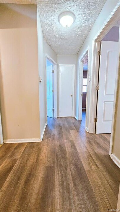 1495 Jeffrey Ln in Inkster, MI - Building Photo