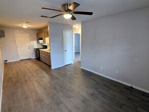 201 W Anderson Ave in Copperas Cove, TX - Foto de edificio - Building Photo