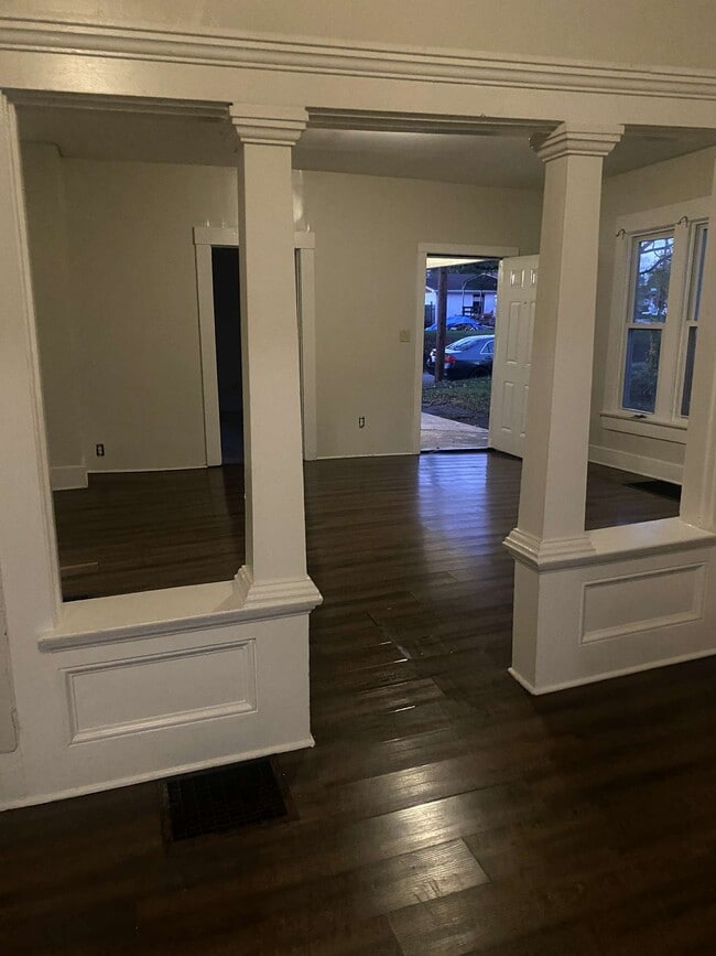 property at 2130 E Oak St