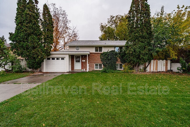 property at 615 Crestview Ave