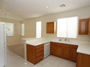 9776 Floweret Ave in Las Vegas, NV - Building Photo - Building Photo