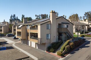 Parkway Manor in La Mesa, CA - Building Photo