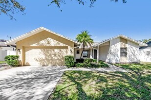 1718 Dove Field Pl in Brandon, FL - Building Photo