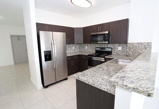 5901 NW 182nd Ln in Hialeah, FL - Building Photo - Building Photo