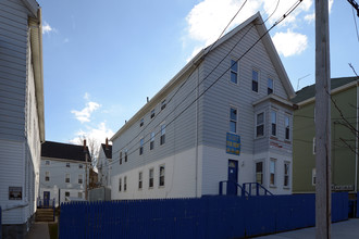 554-564 Plymouth Ave in Fall River, MA - Building Photo - Building Photo