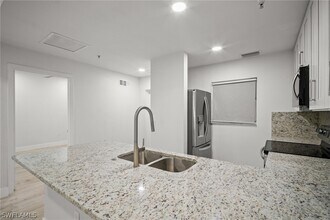 4450 Botanical Pl Cir in Naples, FL - Building Photo - Building Photo