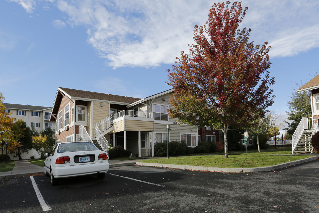 Eastlake Village in Bend, OR - Building Photo