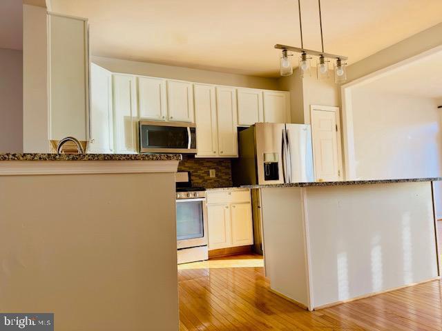 15811 Bobolink Dr in Woodbridge, VA - Foto de edificio - Building Photo