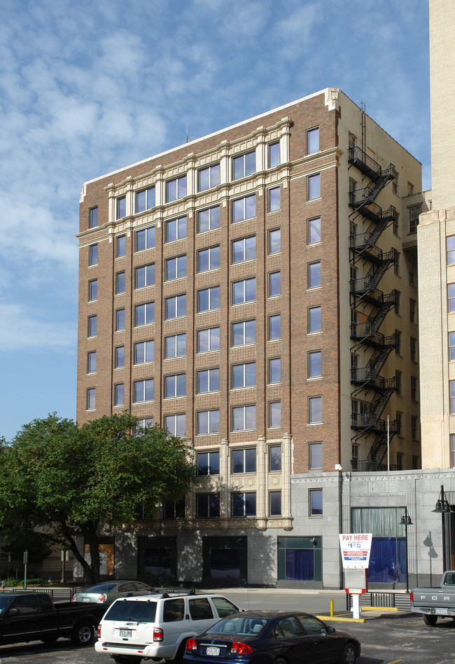 Lone Star Gas Lofts Phase 2 in Dallas, TX - Foto de edificio - Building Photo