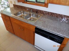 11221 NE Glisan St-Unit -4 in Portland, OR - Building Photo - Building Photo