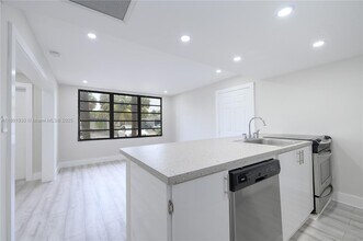 6518 Miami Lakes Dr in Miami Lakes, FL - Building Photo - Building Photo