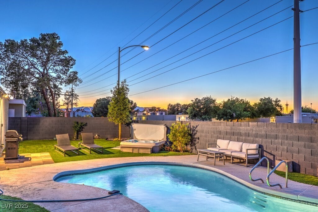 2070 Irwin Cir in Las Vegas, NV - Building Photo