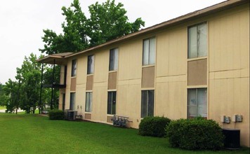 Arbor Place in Opelika, AL - Foto de edificio - Building Photo