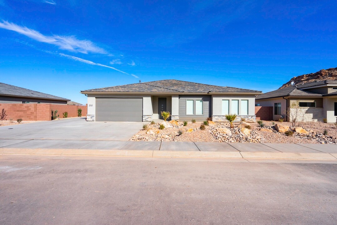 3717 Church Rocks Dr in Saint George, UT - Building Photo