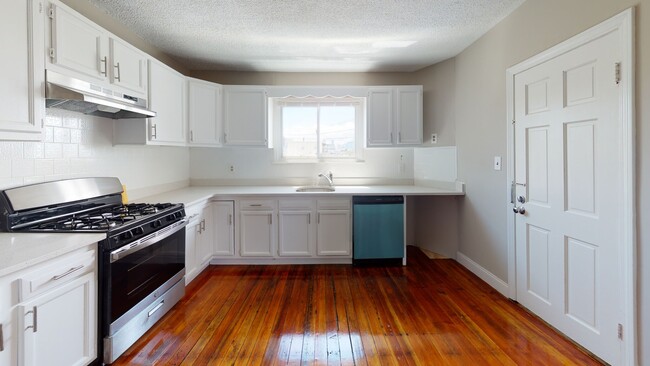 280 Mcgrath Hwy, Unit 3-bed 1-bath in Somerville, MA - Foto de edificio - Building Photo