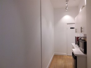 407 Washington St in Hoboken, NJ - Building Photo - Interior Photo