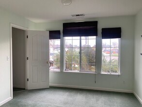 2430 Zion Way in Hanford, CA - Building Photo - Building Photo