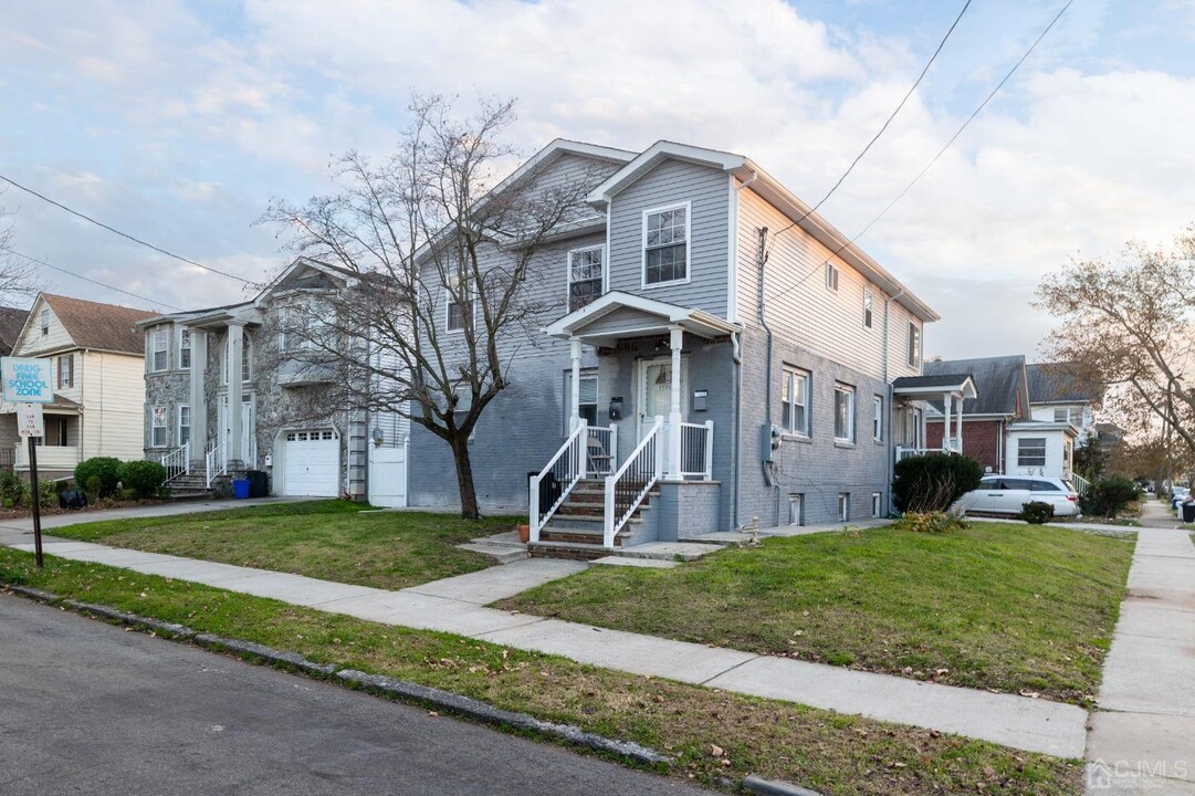 71 Carteret Ave in Carteret, NJ - Building Photo
