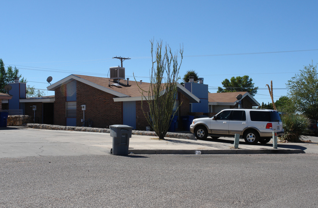 600 White Cliffs Dr in El Paso, TX - Building Photo