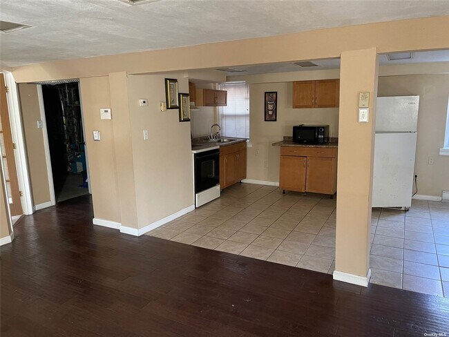 2387 New York Ave in Huntington Station, NY - Building Photo - Building Photo