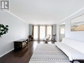 2979 St Clair Ave in Windsor, ON - Building Photo - Building Photo